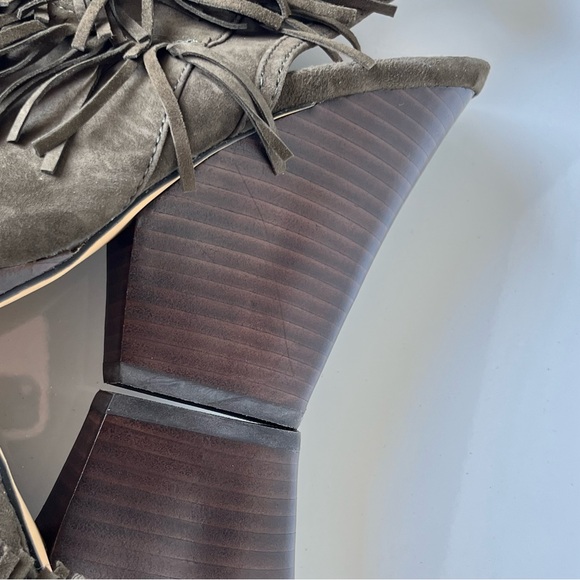 Vince Camuto Women's Jadon Fringe Peep Toe Ankle Booties in Olive Green 10 - Picture 16 of 16